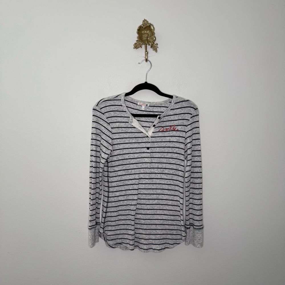 Sundry Henley Smile Top